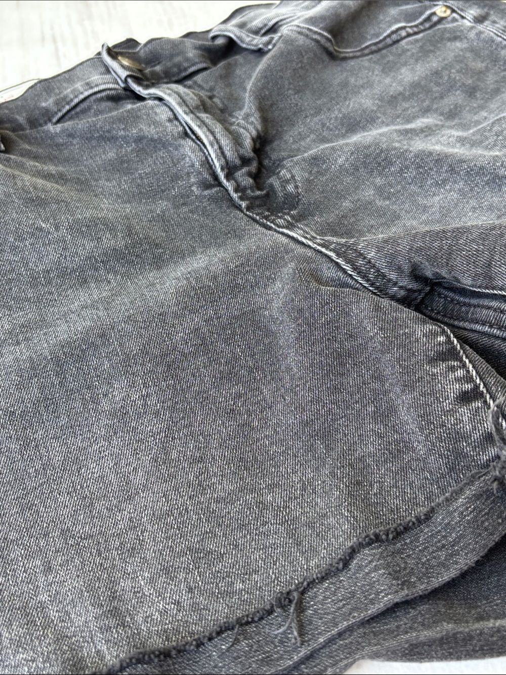 Women’s Black Gap Mid Rise Denim Jean Shorts Size 31 With 5” Inseam Exc Cond - Picture 12 of 17